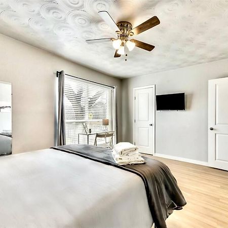 City Outside & Tranquility Inside Dallas Extérieur photo