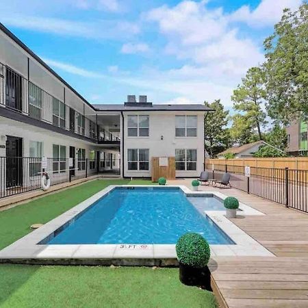 City Outside & Tranquility Inside Dallas Extérieur photo