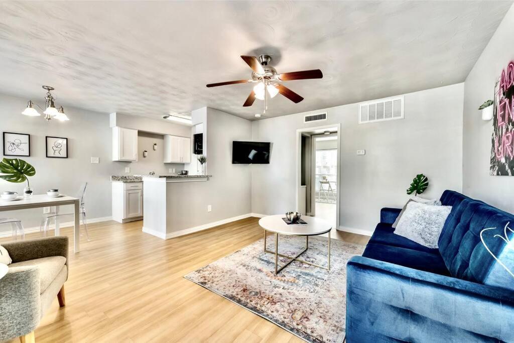 City Outside & Tranquility Inside Dallas Extérieur photo