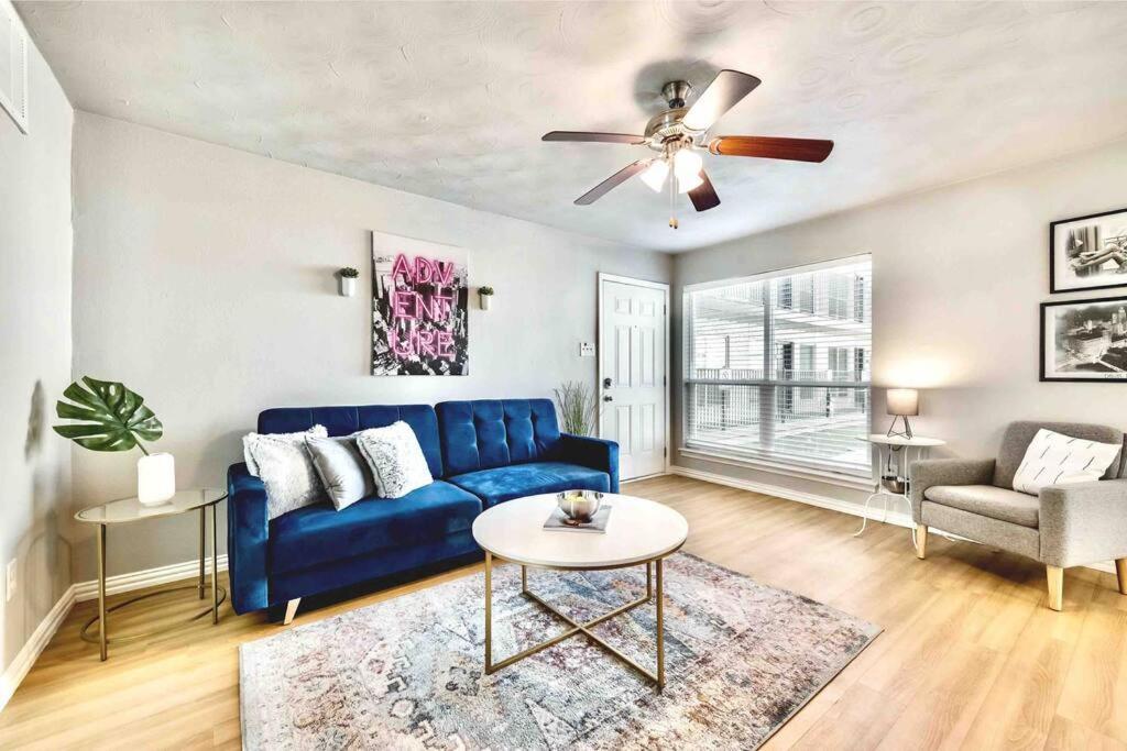 City Outside & Tranquility Inside Dallas Extérieur photo