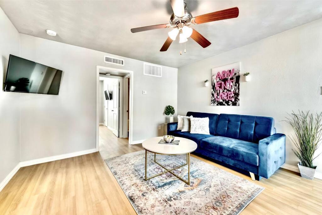 City Outside & Tranquility Inside Dallas Extérieur photo