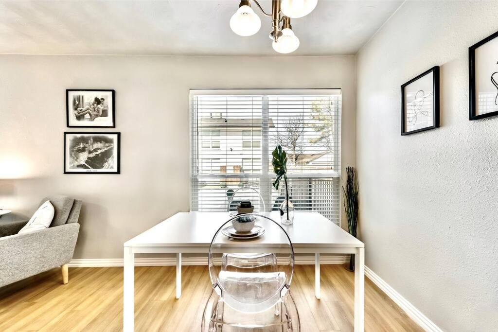 City Outside & Tranquility Inside Dallas Extérieur photo